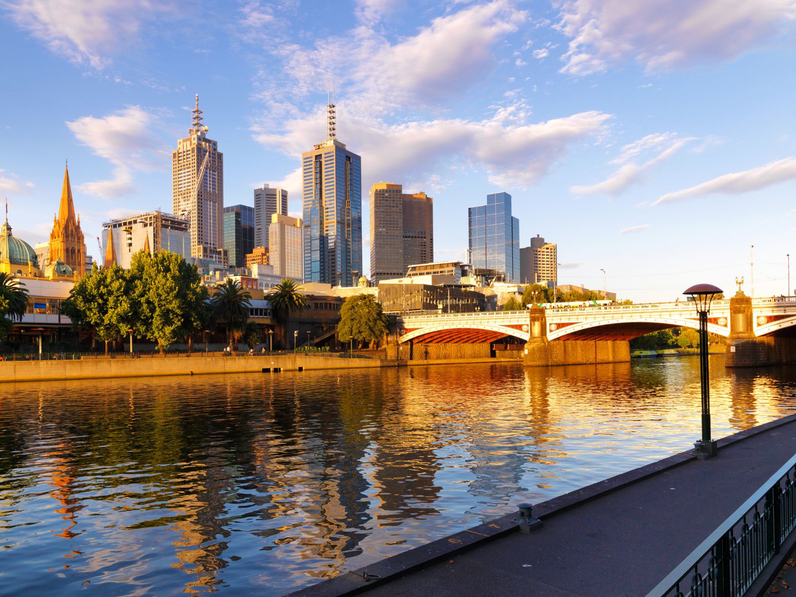 Yarra River view with scenic Melbourne skyline for Oxford International students
