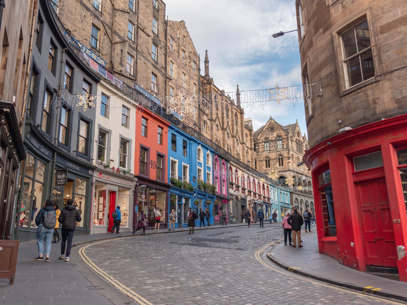 Vibrant Edinburgh streets, perfect for immersive English learning