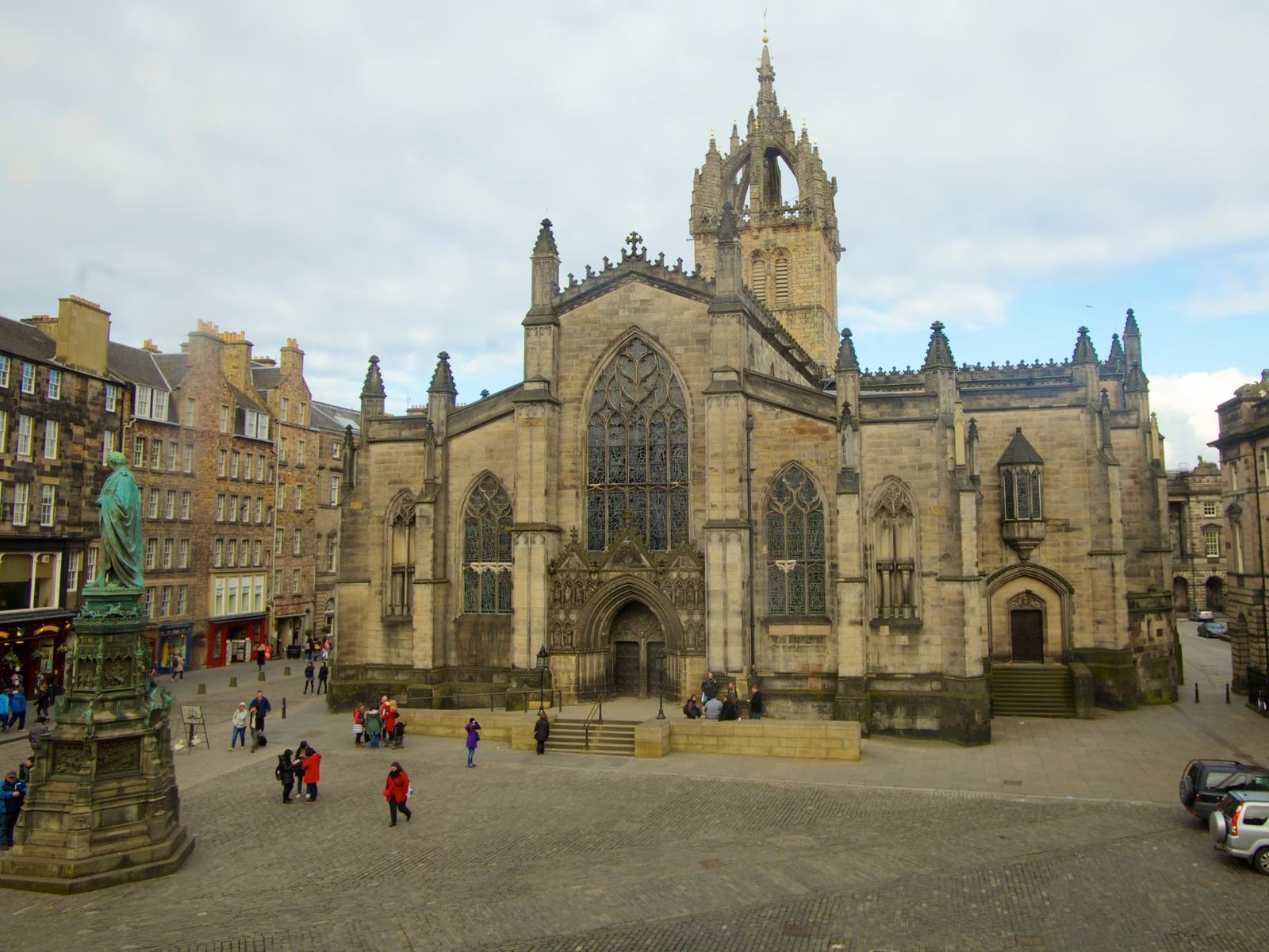 St. Giles Cathedral in Edinburgh, a historical gem for Oxford International students