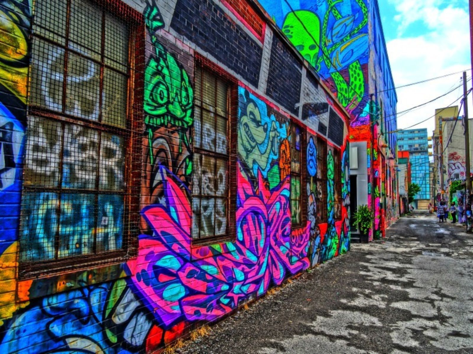 Toronto’s Graffiti Alley a unique attraction for Oxford International students