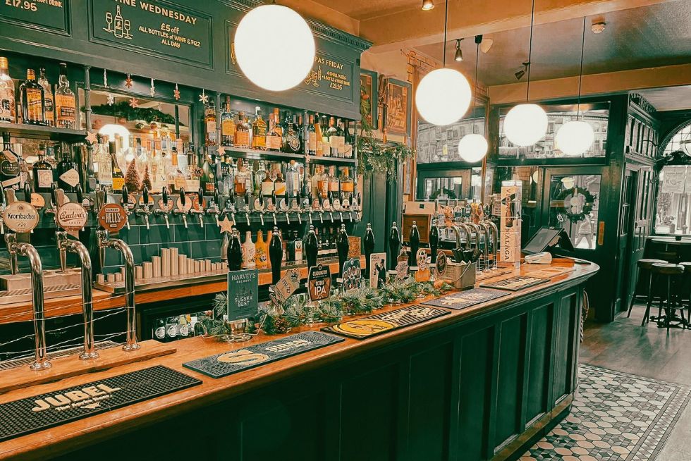 Enjoy Oxford’s vibrant pub culture